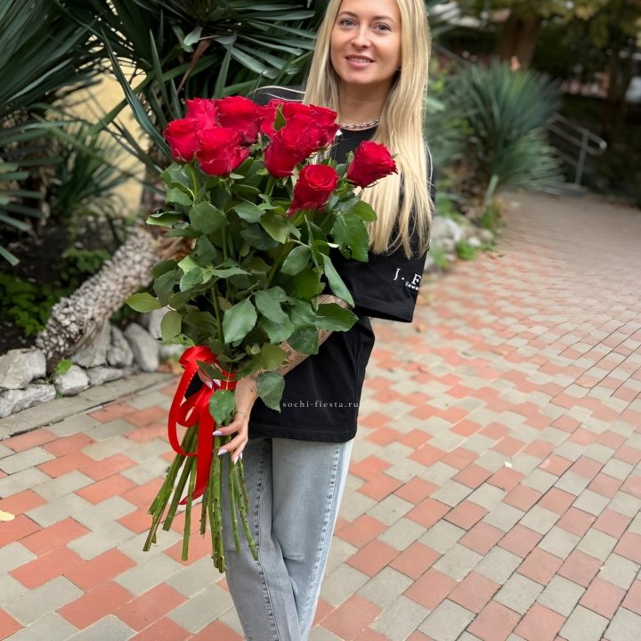 15 высоких красных роз в Санкт-Петербурге