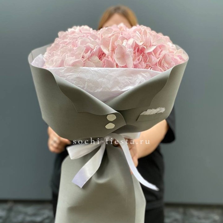  Букет  пиджачок из 5 гортензий в Санкт-Петербурге