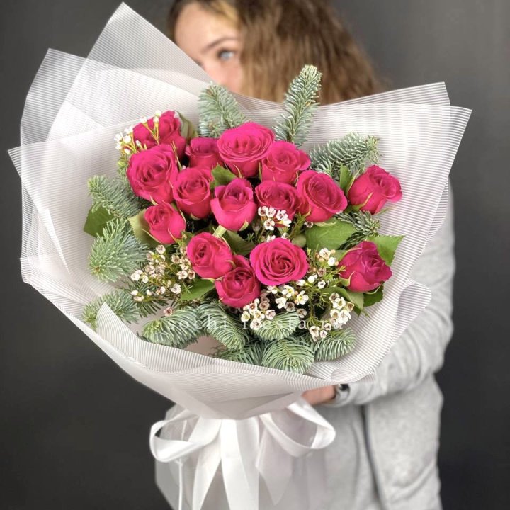 Новогодний букет Елки и Розы в Санкт-Петербурге