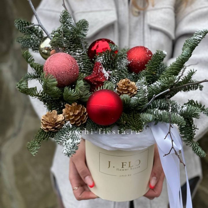 Новогодняя композиция в коробке ред в Санкт-Петербурге