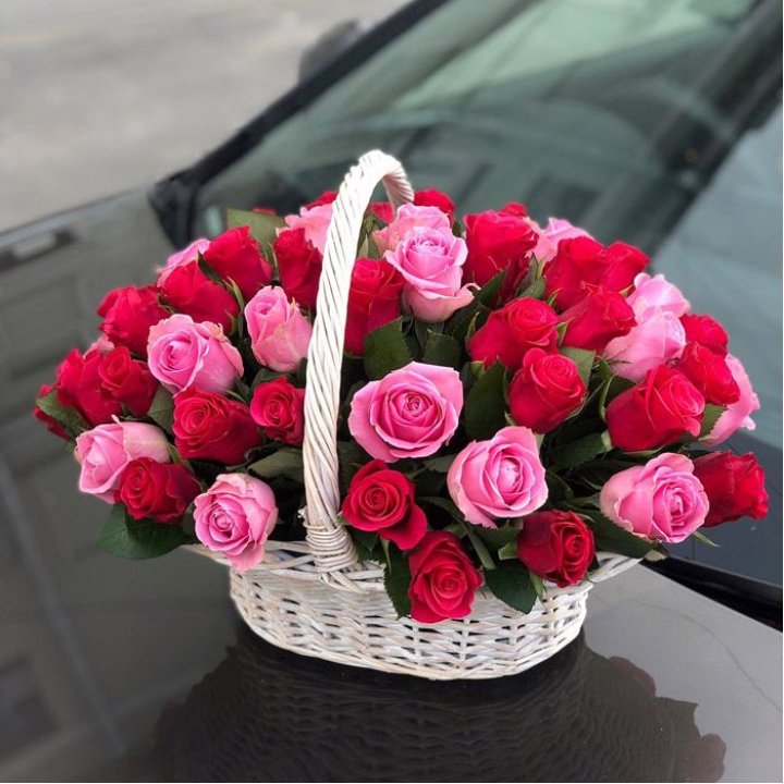 Корзина с розами  в Санкт-Петербурге