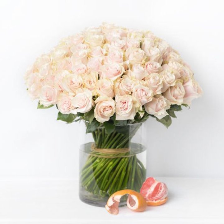 101 кремовая роза в Санкт-Петербурге