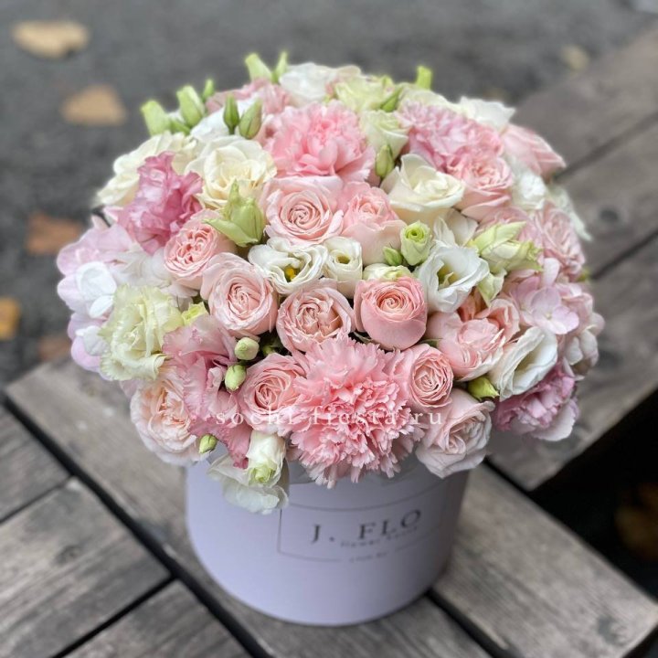 Цветочный бокс "Люксур" в Санкт-Петербурге