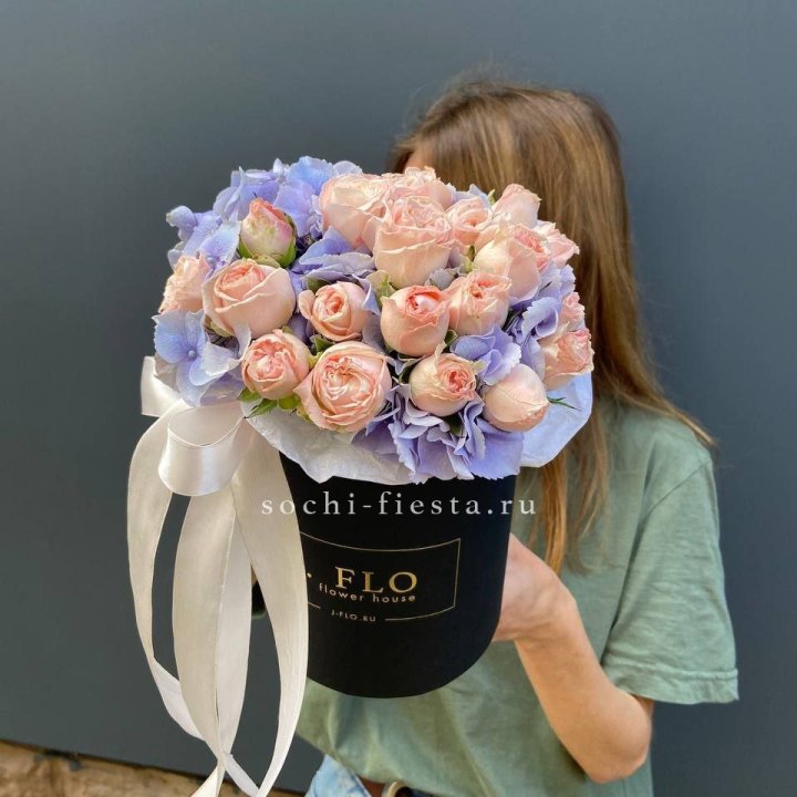 Бокс бомбастик и гортензия в Санкт-Петербурге