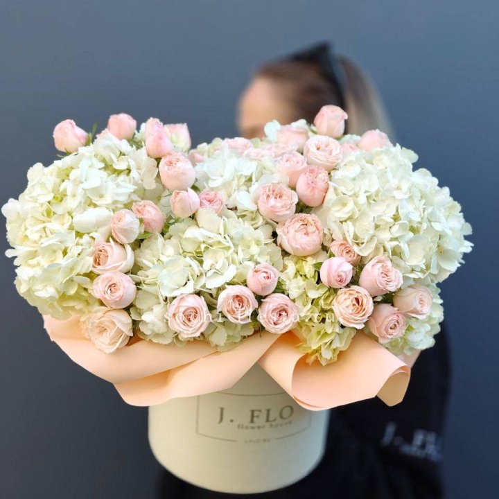 Дизайнерский бокс "Изабелла" в Санкт-Петербурге