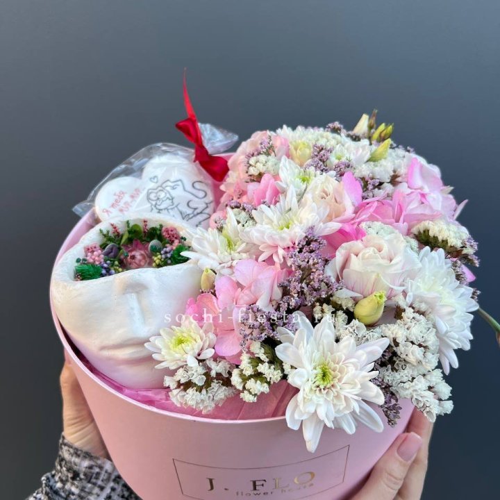 Цветы и свеча в коробке в Санкт-Петербурге