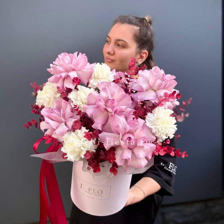 Бокс с французскими розами "Вела вита" в Санкт-Петербурге