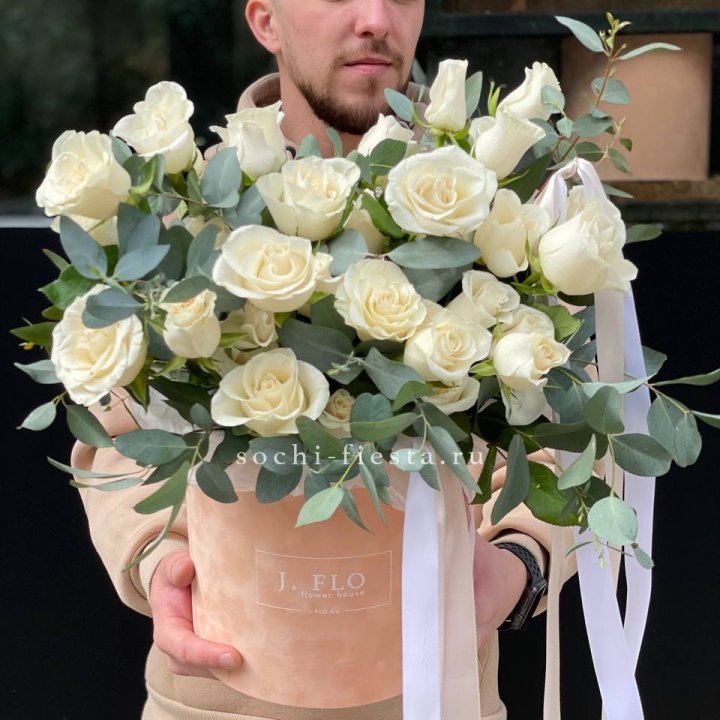 41 белая роз в бархатном боксе в Санкт-Петербурге