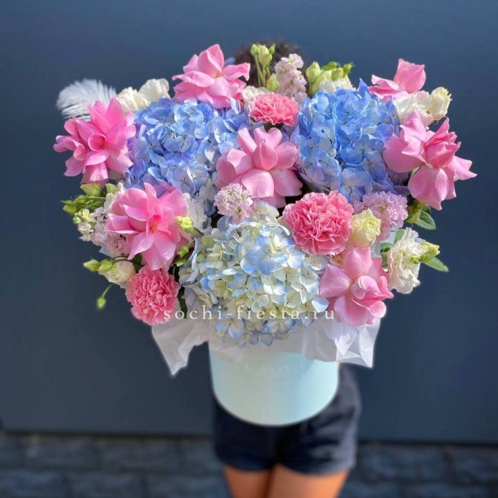 Коробка с цветами "Лемия" в Санкт-Петербурге