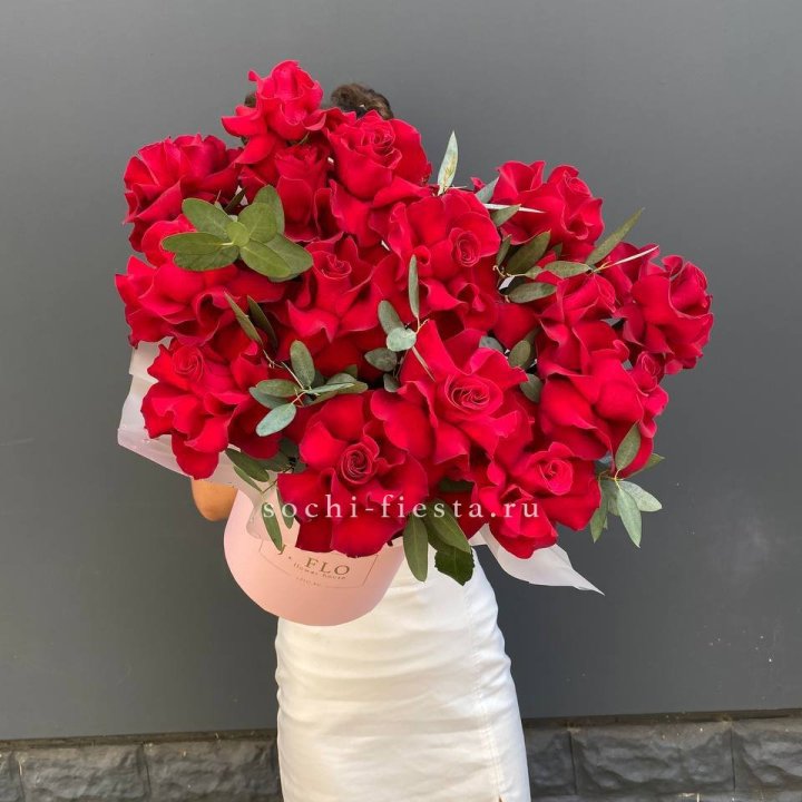 Бокс из 17 французских роз с доставкой в Санкт-Петербурге