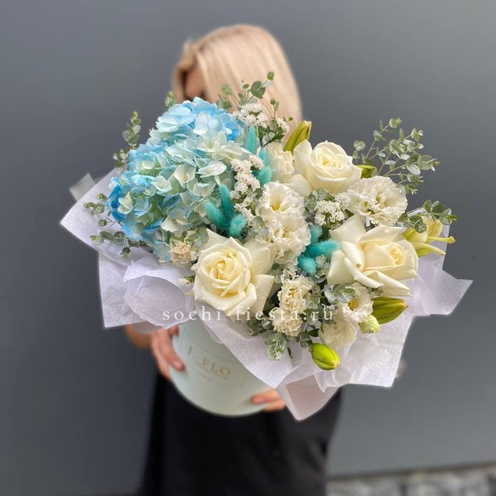 Цилиндр в голубых оттенках №1 в Санкт-Петербурге