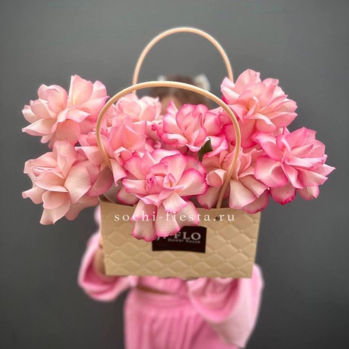 Сумочка розовых роз Венди в Санкт-Петербурге