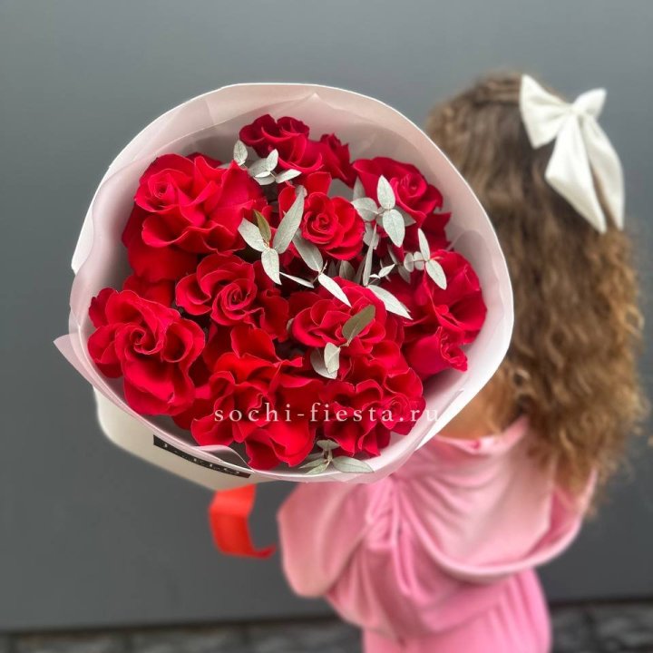 11 Красных французских роз с доставкой в Санкт-Петербурге