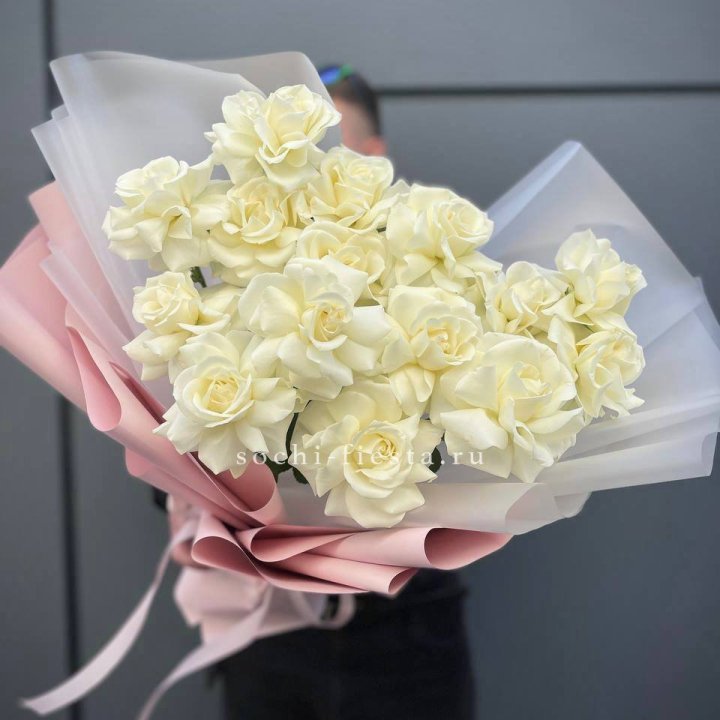 Букет из 15 французских роз Вайт дрим в Санкт-Петербурге