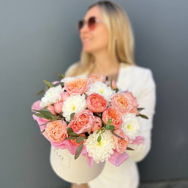 Нежная коробка с цветами в Санкт-Петербурге