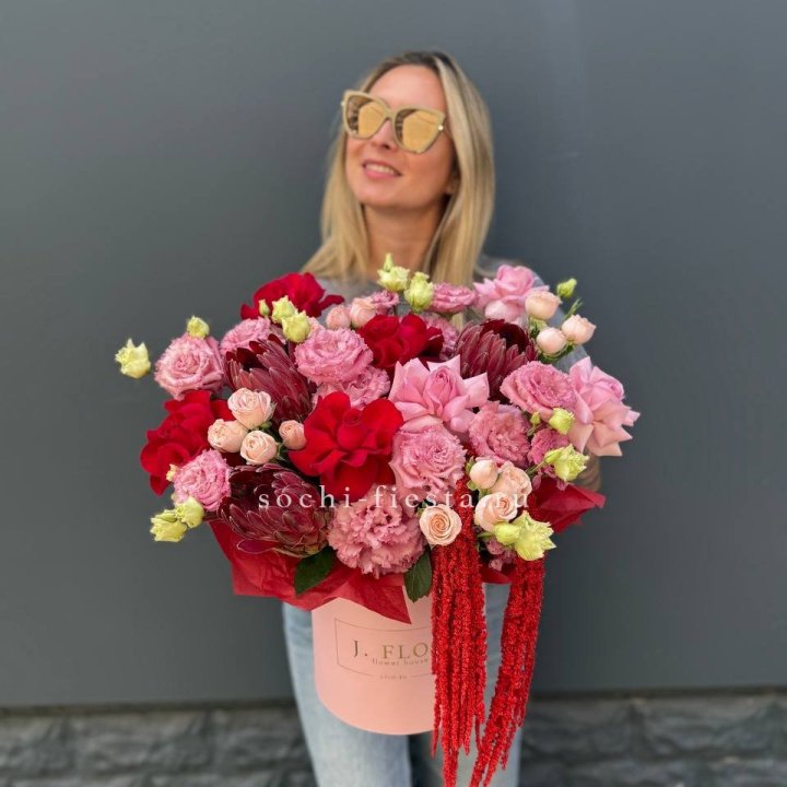 Дизайнерский цилиндр "Криотель" в Санкт-Петербурге