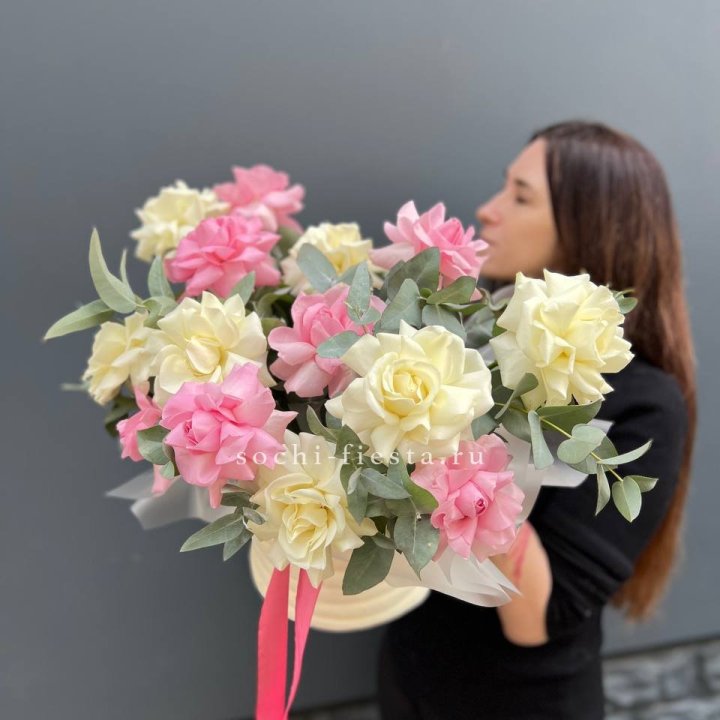 Зефирный бокс из 17 французских роз микс в Санкт-Петербурге