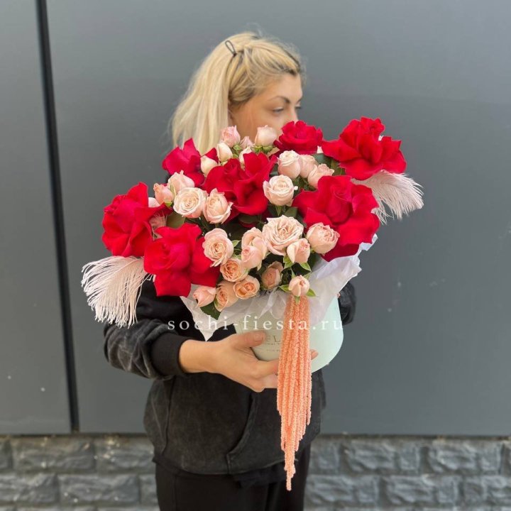 Бокс с нежными розами  в Санкт-Петербурге