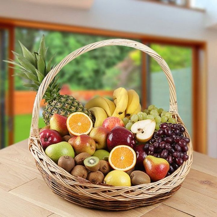 Фруктовая корзина №1 с доставкой в Санкт-Петербурге