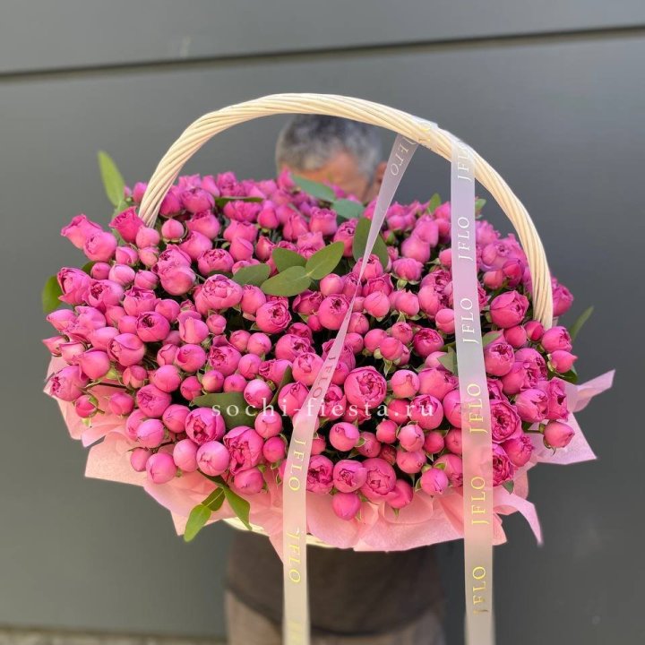 Корзина роз Мисти Баблс 101 в Санкт-Петербурге