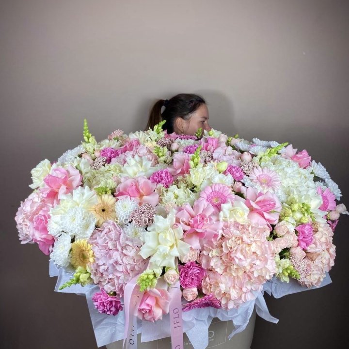 Корзина цветов «Рандеву» в Санкт-Петербурге