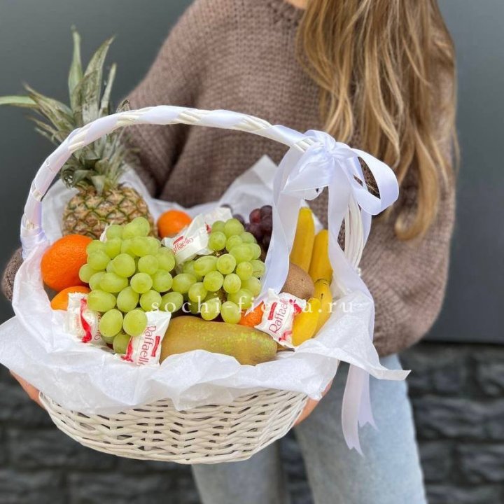 Фруктовая корзина №4 с доставкой в Санкт-Петербурге