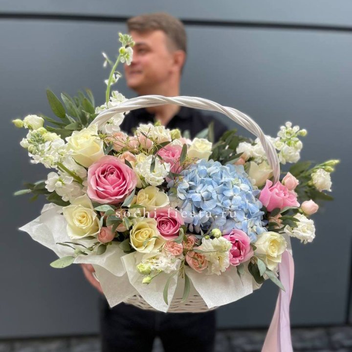 Авторская корзина "Аполинария" в Санкт-Петербурге