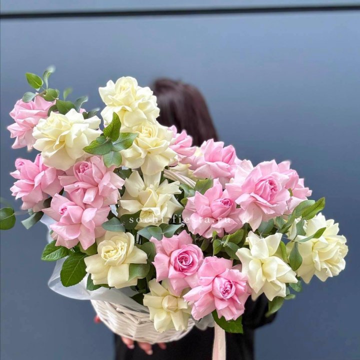 25 Французских роз в корзине в Санкт-Петербурге