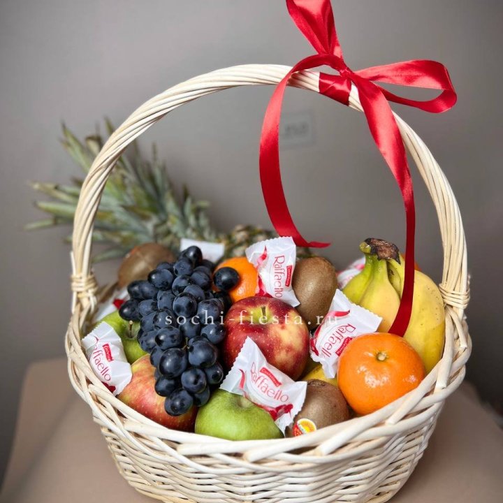 Фруктовая корзина №3 с доставкой в Санкт-Петербурге