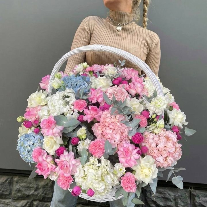 Цветочная корзина №3 с доставкой в Санкт-Петербурге