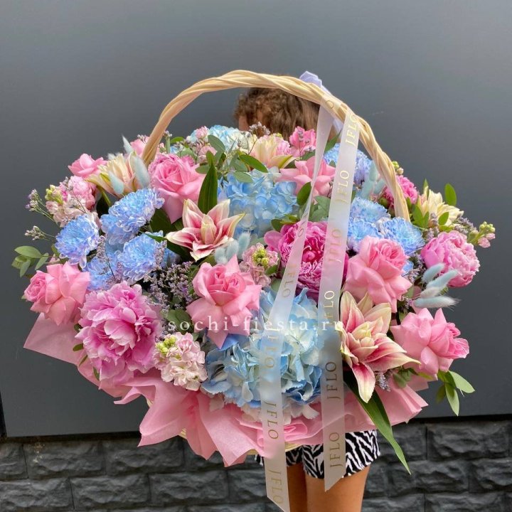 Яркая корзина "Летнее настроение" в Санкт-Петербурге