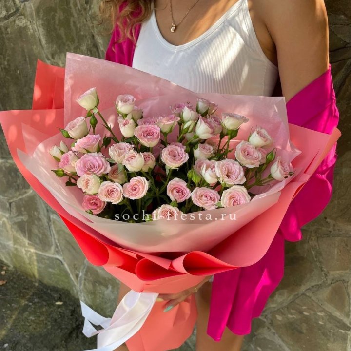 Розовые кустовые розы в Санкт-Петербурге