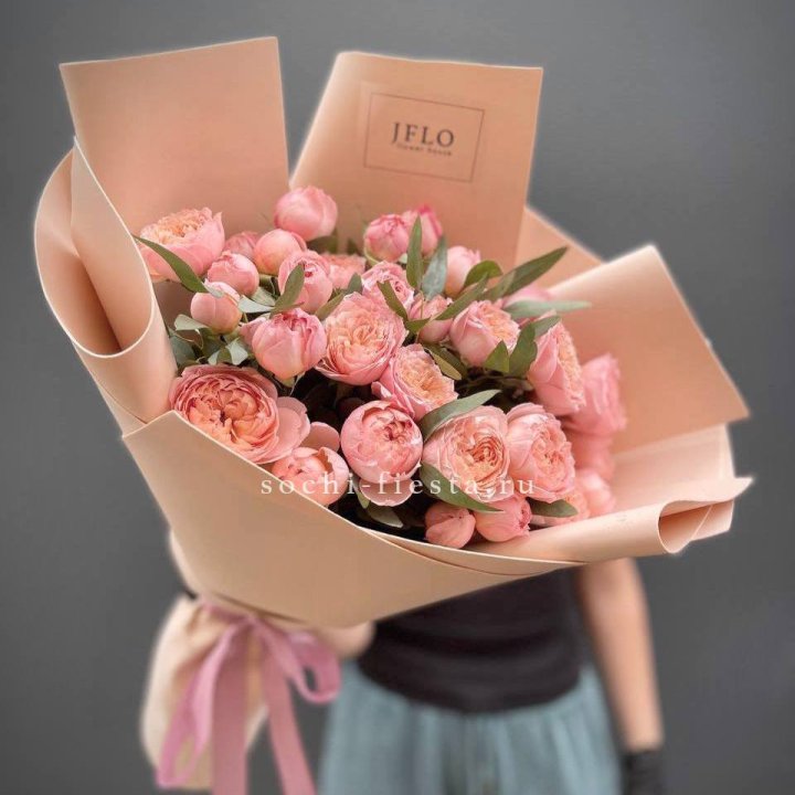 Букет из 9 кустовых роз Джульетта в Санкт-Петербурге