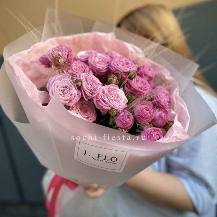 Пионовидные розы Мадам Бомбастик Pink в Санкт-Петербурге