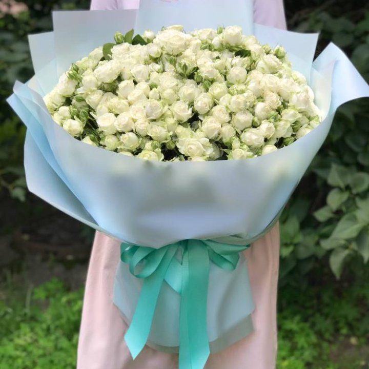 51 белая кустовая роза в Санкт-Петербурге