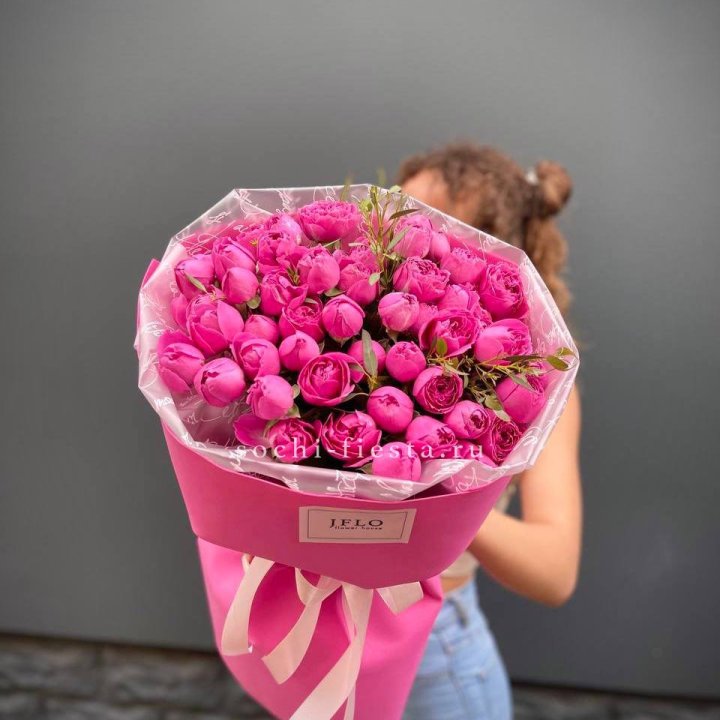 Кустовые розы букет Мисти Баблс с доставкой в Санкт-Петербурге