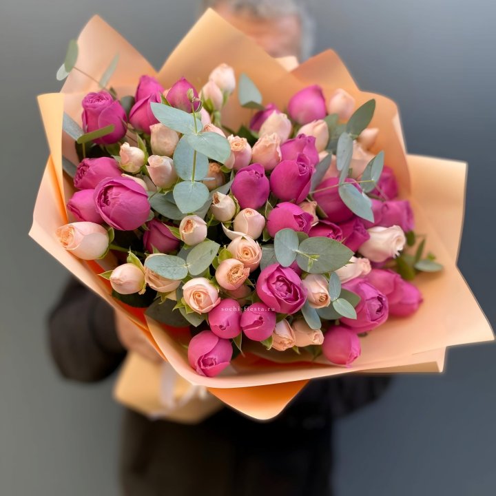 Букет кустовых роз Тендернес в Санкт-Петербурге