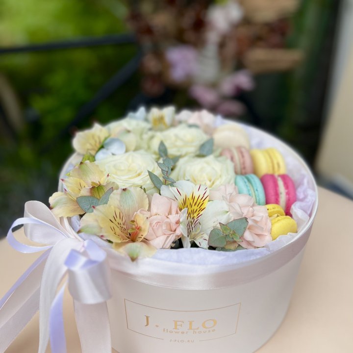 Цветочный бокс "Ника" в Санкт-Петербурге