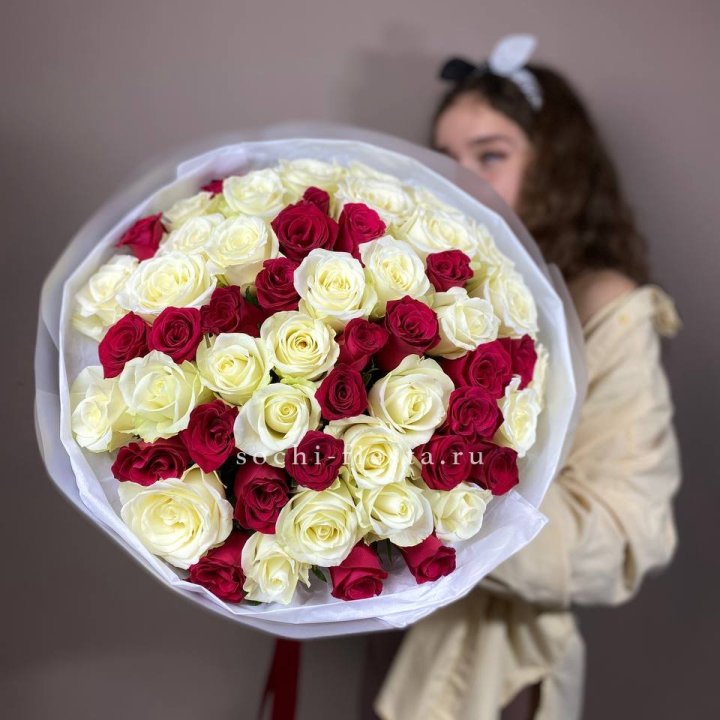 Микс из 55 роз в Санкт-Петербурге