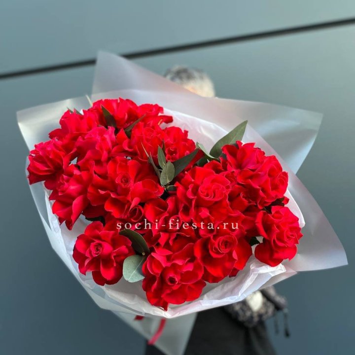 21 Красная французская роза в Санкт-Петербурге