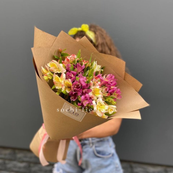 Альстромерии в крафте в Санкт-Петербурге