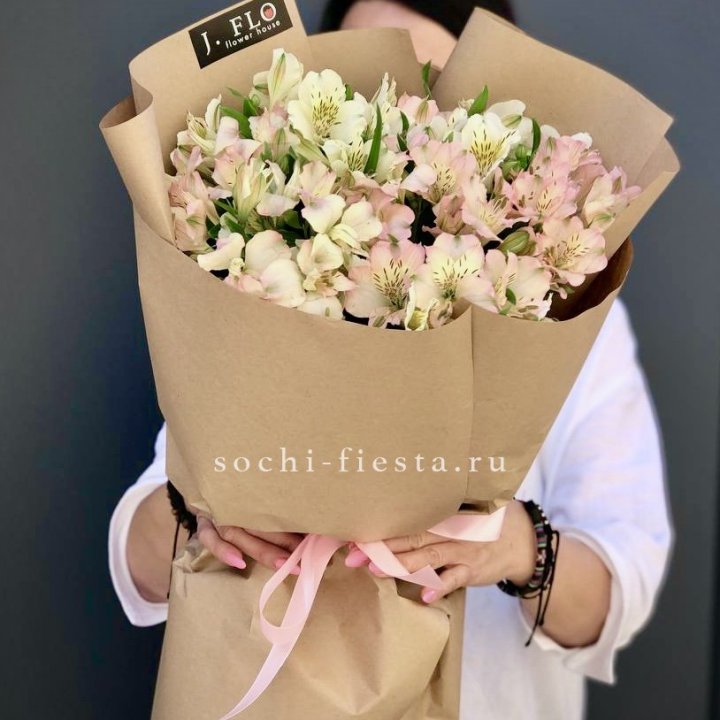 17  альстромерий в крафте в Санкт-Петербурге