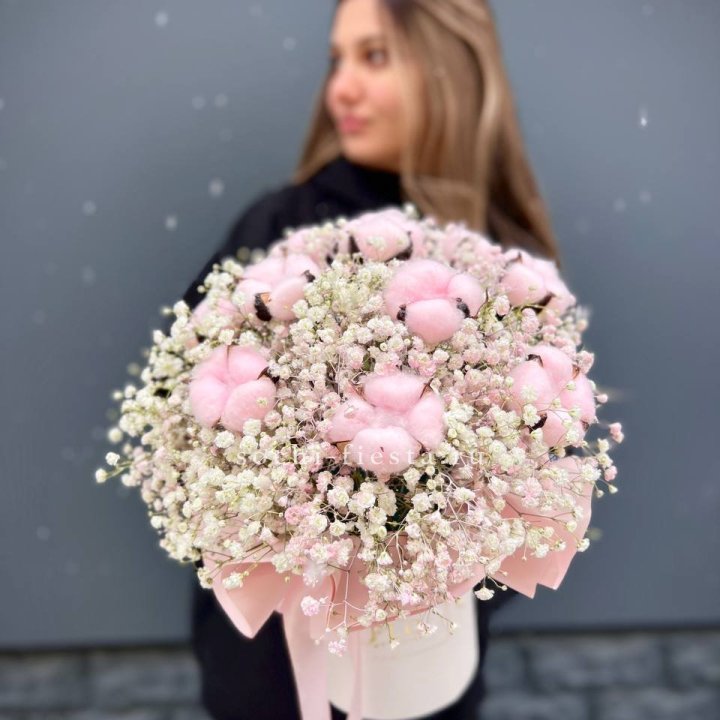 Гипсофилы с хлопком в шляпной коробке в Санкт-Петербурге