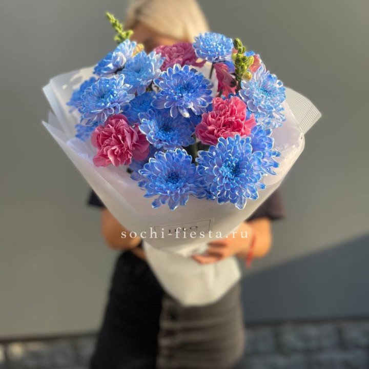 Букет сборный с хризантемой в Санкт-Петербурге