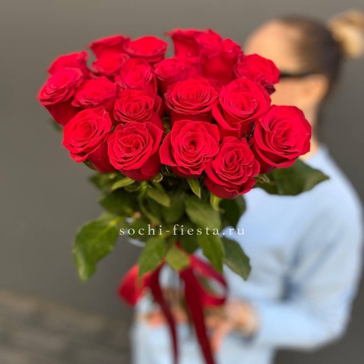 19 красных роз в Санкт-Петербурге