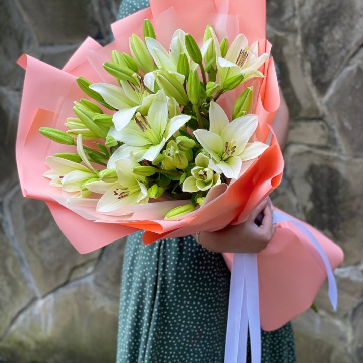 Букет из 7 белых лилий в Санкт-Петербурге