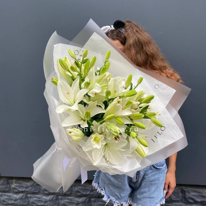 Букет  лилий "Воздушный"  с доставкой в Санкт-Петербурге