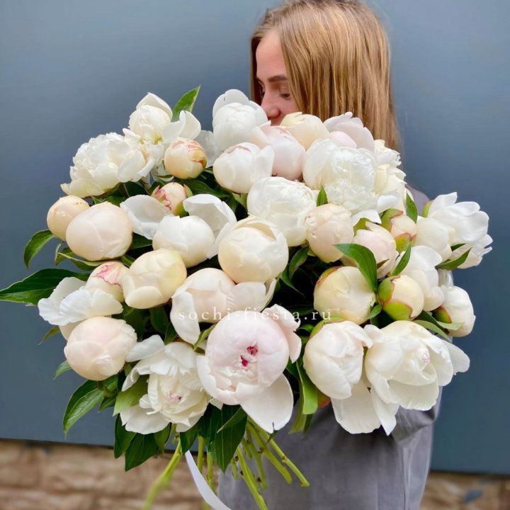 Охапка пионов в Санкт-Петербурге