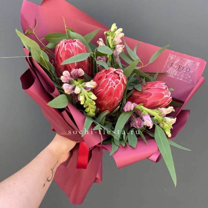 Букет из протеи "Квин" в Санкт-Петербурге