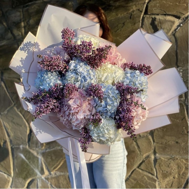 Букет гортензии с сиренью в Санкт-Петербурге